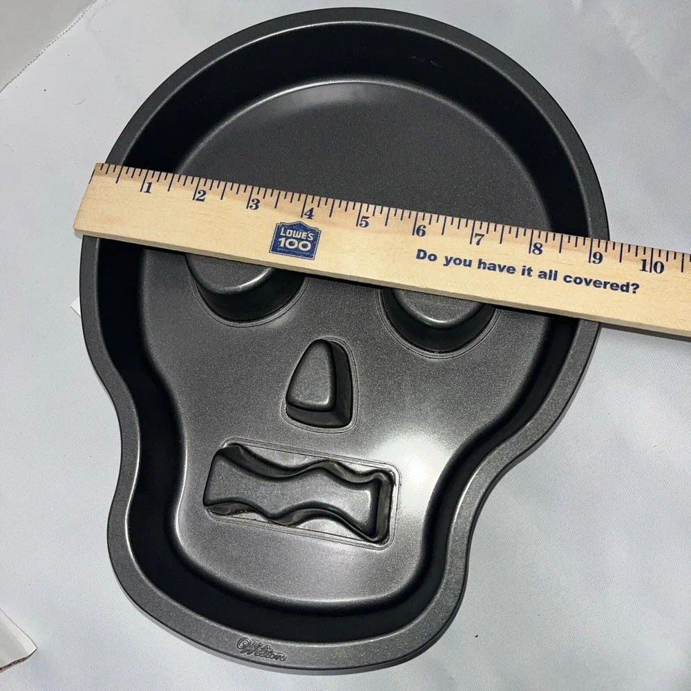 Wilton Halloween‎ Sugar Skull Skeleton Cake Pan Mold Nonstick 9.5